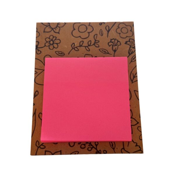📌🌸 Porta Post-its en MDF con Flores Grabadas (9.5 cm x 12.5 cm) 🌸📌 - Imagen 2